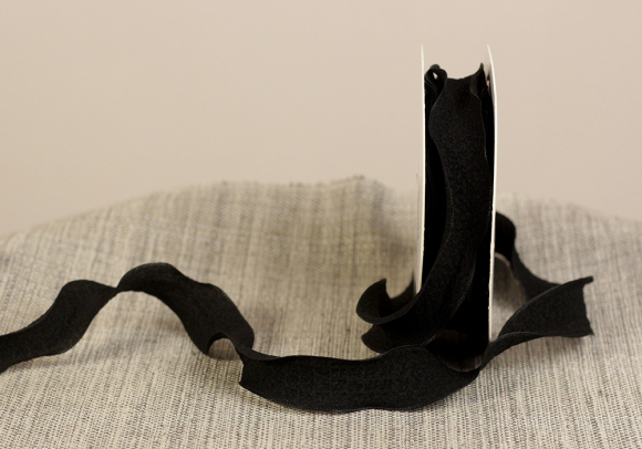 Стрічка "Хвиляста" (жатка) (2,5 см *9 м), чорний (№171) (1рулон)