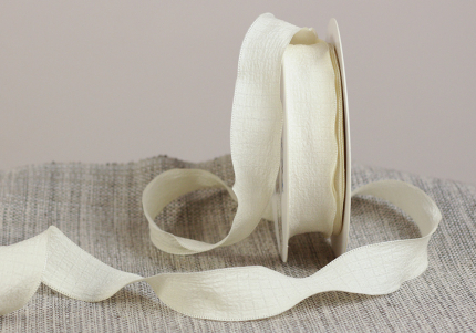 Стрічка "Хвиляста" (жатка) (2,5 см *9 м), молочний (Ivory)(№243) (1рулон)