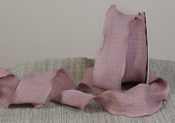 Стрічка "Хвиляста" (жатка) (4 см *9 м), пудровий (№035) (1рулон) Стрічка "Хвиляста" (жатка) (4 см *9 м), пудровий (№035) (1рулон)