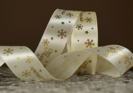 Атласна новорічна стрічка "Merry Christmas" Сніжинки та Зірки молочний (2,5 см *23 м)(1рулон)