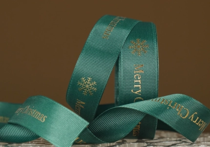 Репсова новорічна стрічка "Merry Christmas" Сніжинка зелена (2,5 см *23 м)(1рулон)