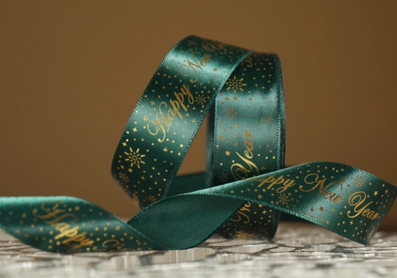 Атласна новорічна стрічка "Happy New Year" з салютом зелена (2.5 см *23 м) (1рулон)