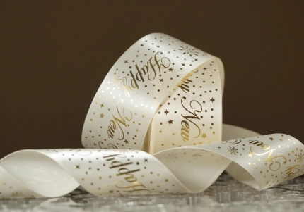 Атласна новорічна стрічка "Happy New Year" з салютом молочний (4,0 см *23 м) (1рулон)