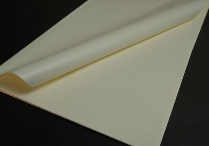 Плівка кремова 58x58см. 20шт. Матовий шовк J00649 №242