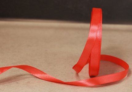 Стрічка атласна 0,6 см,  яскраво-червоний (№163)