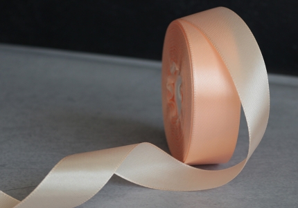 Стрічка атласна 2,5 см *33м,  світло-персиковий (№168)