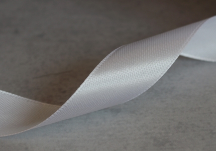 Стрічка атласна 0,9 см, молочний (Ivory) (№42)