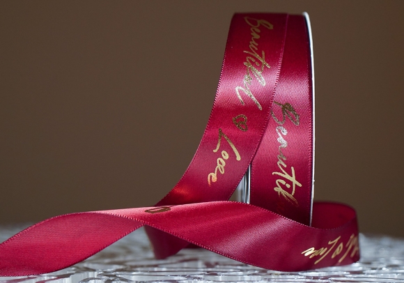 Стрічка атласна з надписом "Beautiful Love" (2,5 см *30 м), бордовий (№010)