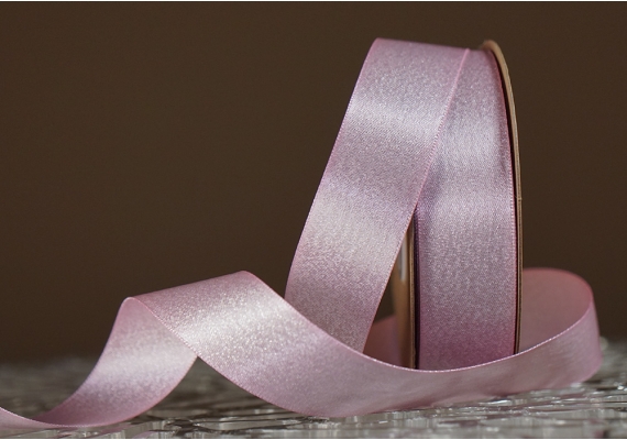 Стрічка двостороння атласна з напиленням "Сяйво" (2,5 см *18 м), рожевий із срібною никою (№123s) Стрічка двостороння атласна з напиленням "Сяйво" (2,5 см *18 м), рожевий із срібною никою (№123s)