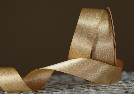 Стрічка двостороння атласна з напиленням "Сяйво" (2,5 см *18 м), золотий із срібною никою (№835s)