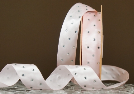 Атласна стрічка зі стразами (2,5 см *18,5 м), світло-рожевий(№010) (1рулон)