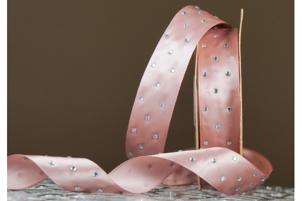 Атласна стрічка зі стразами (2,5 см *18,5 м), пудровий (№025) (1рулон) Атласна стрічка зі стразами (2,5 см *18,5 м), пудровий (№025) (1рулон)