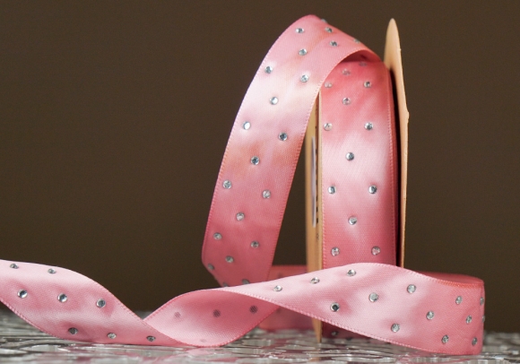 Атласна стрічка зі стразами (2,5 см *18,5 м), рожевий (№026) (1рулон)