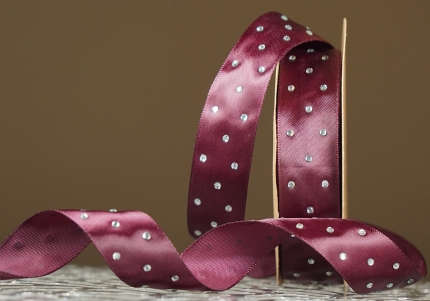 Атласна стрічка зі стразами (2,5 см *18,5 м), сливовий (№045) (1рулон)