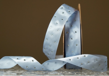 Атласна стрічка зі стразами (2,5 см *18,5 м), світло-блакитний (№082) (1рулон)