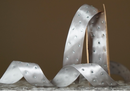 Атласна стрічка зі стразами (2,5 см *18,5 м), сірий (№106) (1рулон)
