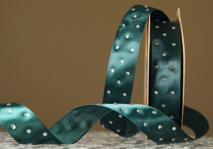 Атласна стрічка зі стразами (2,5 см *18,5 м), темно-зелений (№131) (1рулон)