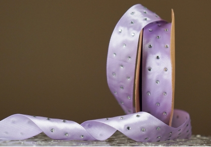 Атласна стрічка зі стразами (2,5 см *18,5 м), бузковий (№136) (1рулон)