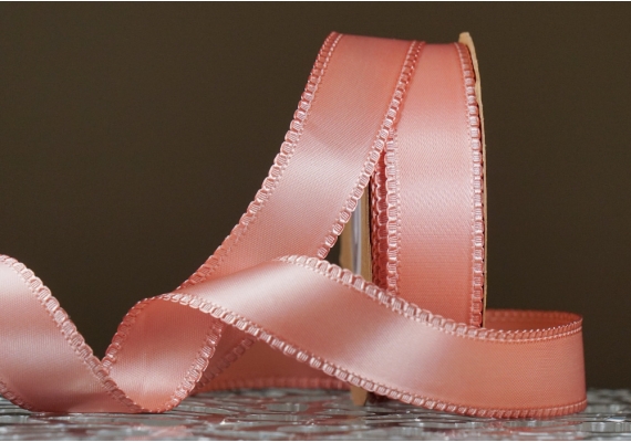 Стрічка двостороння атласна з ажурним кантом (2,5 см *18,5 м), пудровий (№161) (1рулон) Стрічка двостороння атласна з ажурним кантом (2,5 см *18,5 м), пудровий (№161) (1рулон)