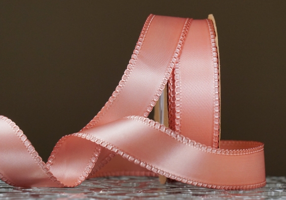 Стрічка двостороння атласна з ажурним кантом (2,5 см *18,5 м), пудровий (№161) (1рулон)