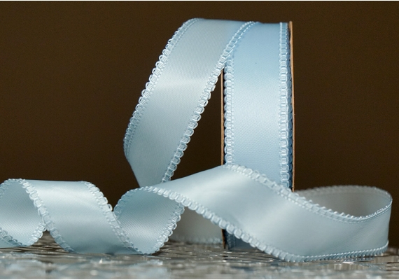 Стрічка двостороння атласна з ажурним кантом (2,5 см *18,5 м), блакитний (№308) (1рулон) Стрічка двостороння атласна з ажурним кантом (2,5 см *18,5 м), блакитний (№308) (1рулон)