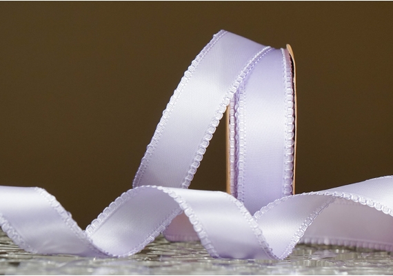 Стрічка двостороння атласна з ажурним кантом (2,5 см *18,5 м), бузковий (№430) (1рулон) Стрічка двостороння атласна з ажурним кантом (2,5 см *18,5 м), бузковий (№430) (1рулон)