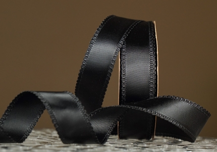 Стрічка двостороння атласна з ажурним кантом (2,5 см *18,5 м), чорний (№030) (1рулон)