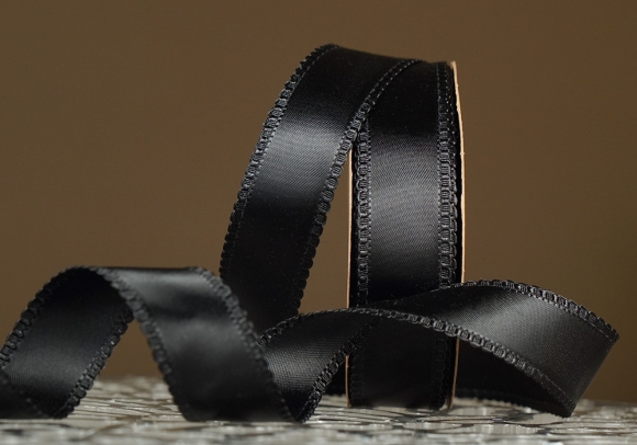 Стрічка двостороння атласна з ажурним кантом (2,5 см *18,5 м), чорний (№030) (1рулон)