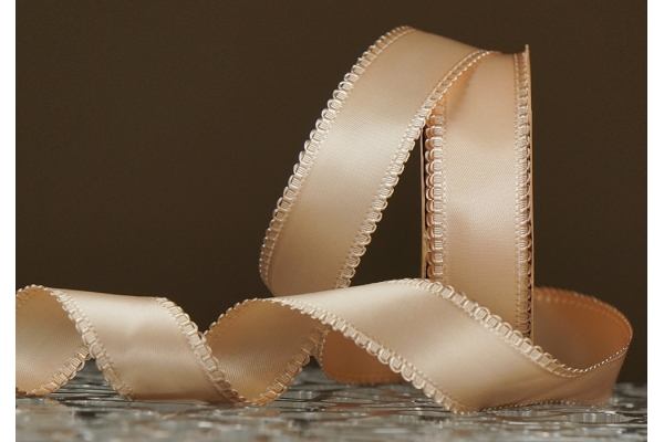 Стрічка двостороння атласна з ажурним кантом (2,5 см *18,5 м), бежевий (№835) (1рулон)