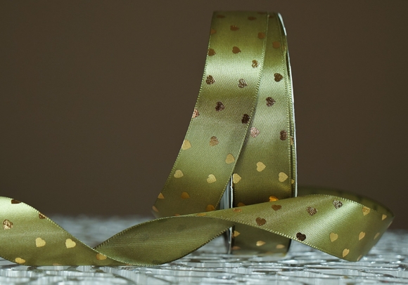 Атласна стрічка з принтом "СЕРЦЕ" (2,5 см *30 м), зелений хакі (№094)