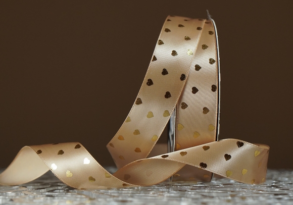 Атласна стрічка з принтом "СЕРЦЕ" (2,5 см *30 м), золотий (№156)