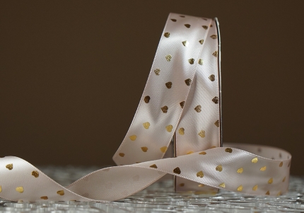 Атласна стрічка з принтом "СЕРЦЕ" (2,5 см *30 м), сіро-бежевий (№163)