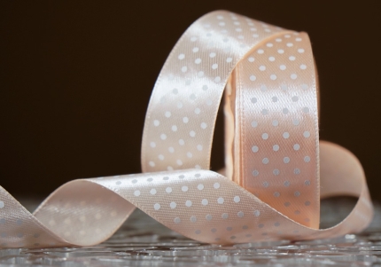 Атласна стрічка з принтом "ГОРОШОК" (2,5 см *45 м), ніжно-персиковий (№07)