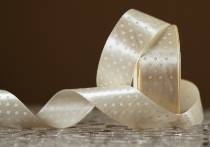 Атласна стрічка з принтом "ГОРОШОК" (2,5 см *45 м), кремовий (№08)