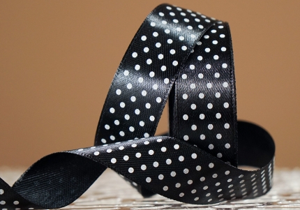 Атласна стрічка з принтом "ГОРОШОК" (2,5 см *45 м), чорна (№39)