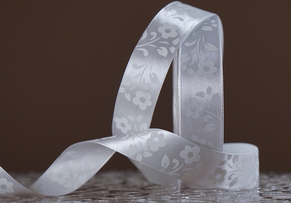 Атласна стрічка з принтом "КВІТИ" (2,5 см *45 м), сірий (№66m) (1 рулон)