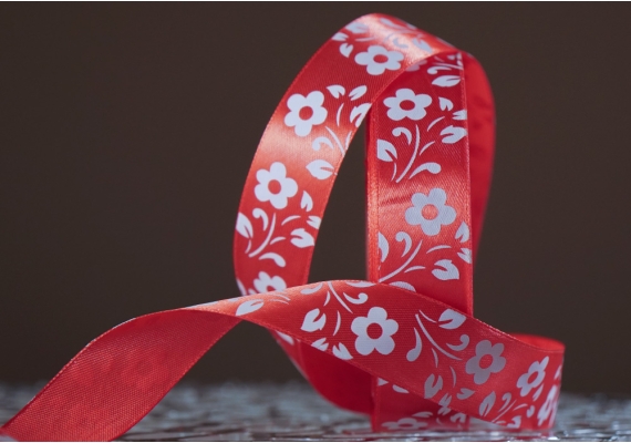 Атласна стрічка з принтом "КВІТИ" (2,5 см *45 м), малиновий (№195m) (1 рулон) Атласна стрічка з принтом "КВІТИ" (2,5 см *45 м), малиновий (№195m) (1 рулон)