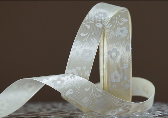 Атласна стрічка з принтом "КВІТИ" (2,5 см *45 м), молочний (№42m) (1 рулон) Атласна стрічка з принтом "КВІТИ" (2,5 см *45 м), молочний (№42m) (1 рулон)