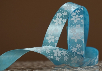 Атласна стрічка з принтом "КВІТИ-2" (2,5 см *45 м), блакитний (№20m)(1 рулон)