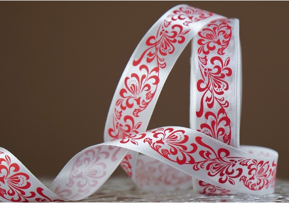 Атласна стрічка з принтом "КВІТИ-3" (2,5 см *45 м), білий (червоні квіти) (№01-m)(1 рулон)