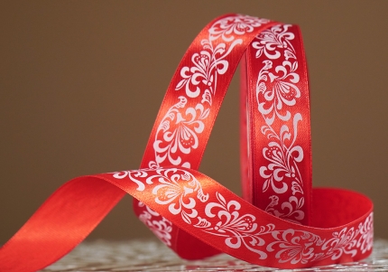 Атласна стрічка з принтом "КВІТИ-3" (2,5 см *45 м), червоний (№26m)(1 рулон)