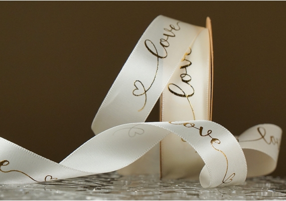 Атласна стрічка з принтом "LOVE" молочний (№18525) (2,5 см *18.5 м) Атласна стрічка з принтом "LOVE" молочний (№18525) (2,5 см *18.5 м)