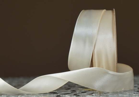 Стрічка двостороння атласна 2,5 см, бежевий (№05)