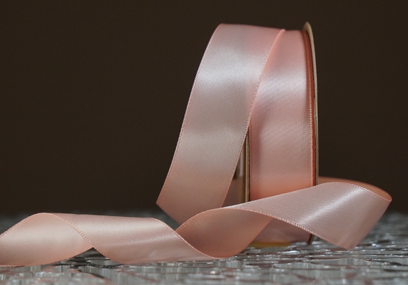 Стрічка двостороння атласна 2,5 см, рожевий (теплий) (№17) Стрічка двостороння атласна 2,5 см, рожевий (теплий) (№17)