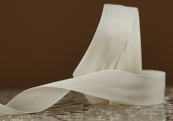 Стрічка репсова (2,5 см *23 м), молочний (Ivory2) (№42)