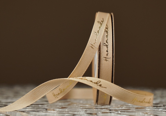 Стрічка репсова з написом "Hand Made" (0,9 см *23 м), кавовий (світло-коричневий) (№67m) (1рулон)