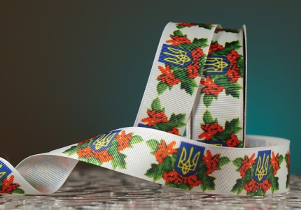 Стрічка репсова Квіти + Герб (Український принт) (2,5 см *23 м) (1 рулон) Стрічка репсова Квіти + Герб (Український принт) (2,5 см *23 м) (1 рулон)