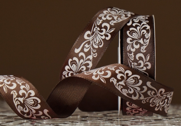 Репсова стрічка з принтом "КВІТИ-3" коричневий (2,5 см *23 м) (1 рулон) Репсова стрічка з принтом "КВІТИ-3" коричневий (2,5 см *23 м) (1 рулон)