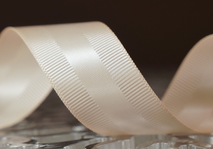 Стрічка репсова з атласною смугою (4 см *23 м), світло-персиковий (№06) (1 рулон)