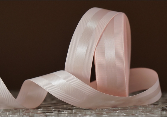 Стрічка репсова з атласною смугою (2,5 см *23 м), ніжно-персиковий (№07) (1 рулон) Стрічка репсова з атласною смугою (2,5 см *23 м), ніжно-персиковий (№07) (1 рулон)